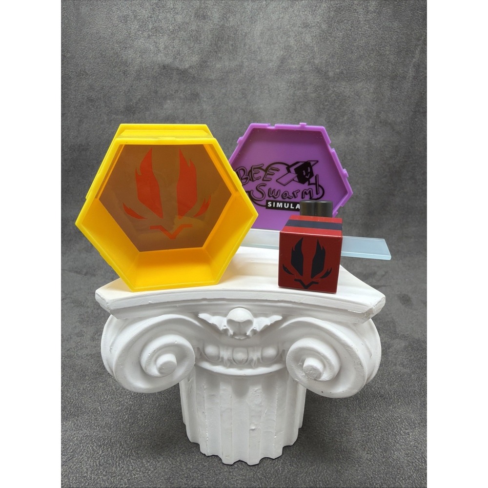 Bee Swarm Simulator Mini Series 1 Spicy Bee Figure & Comb